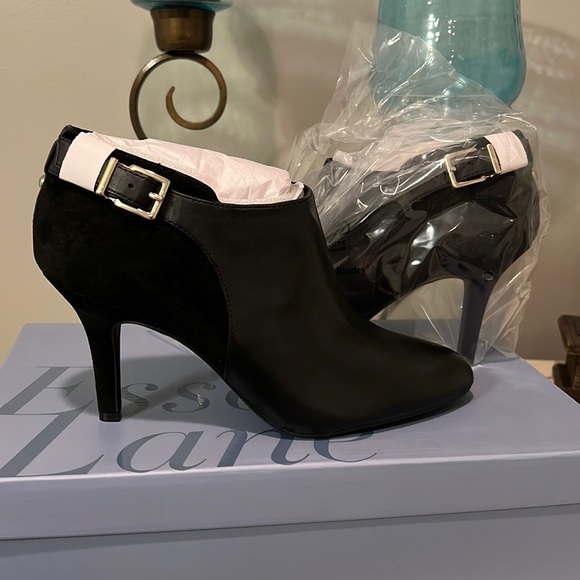 Essex Lane Jasmine Leather Buckle Ankle Pointed Bootie - Picture 1 of 8